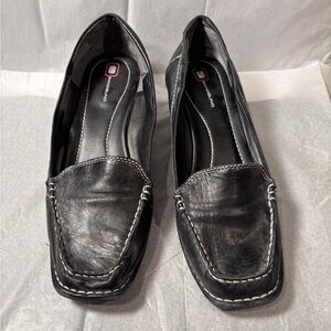 Women’s low heel dress shoes